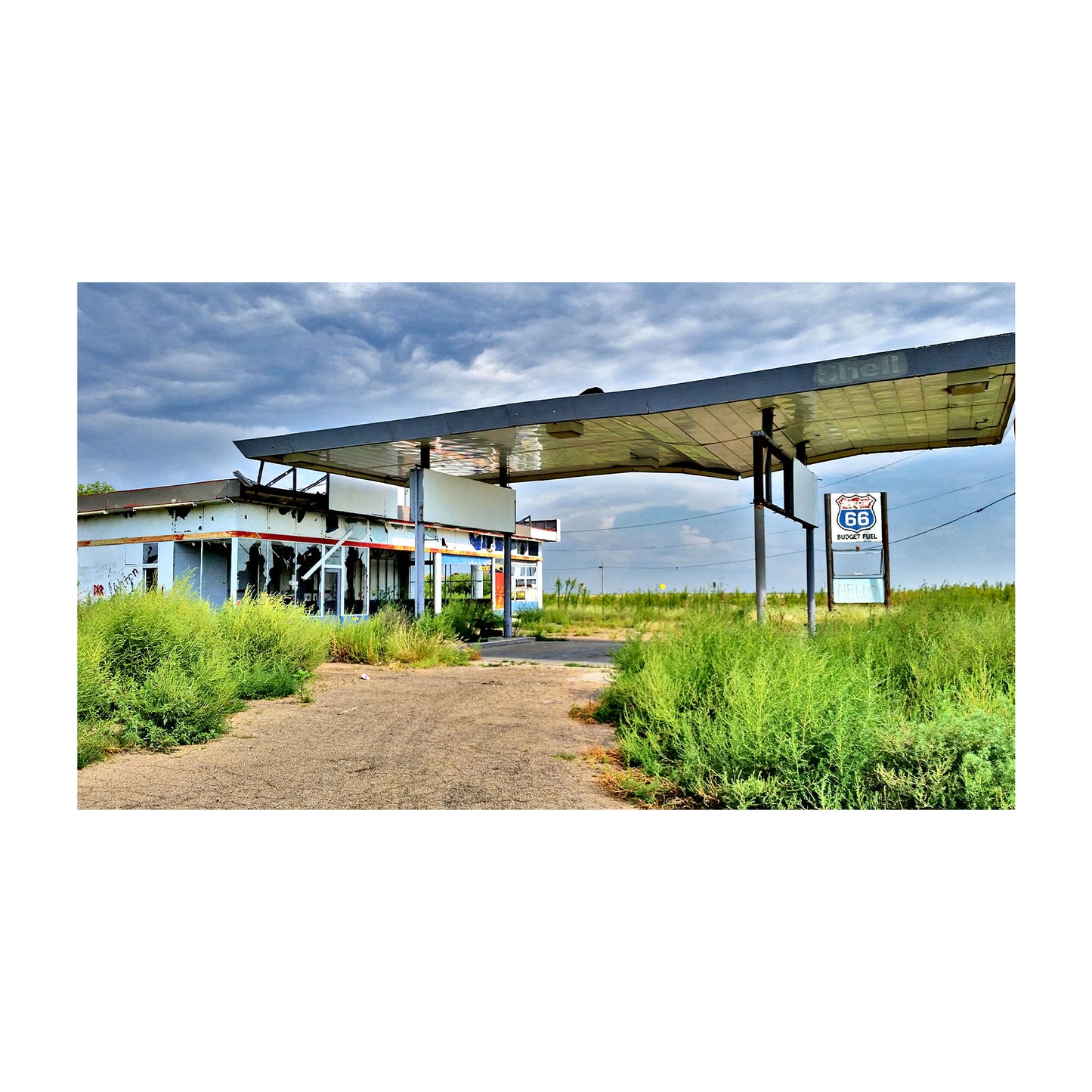 916-01 Arizona - Rte 66, An Abandoned Gas Station